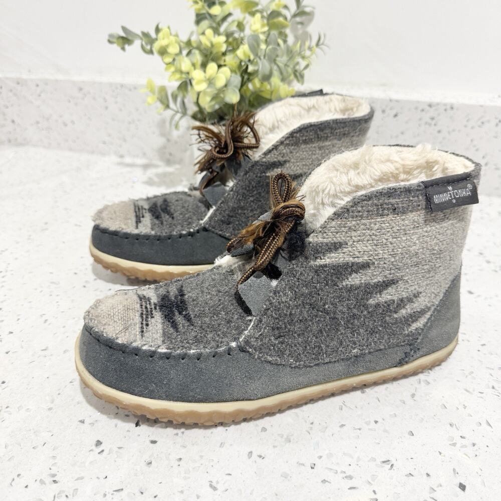 Minnetonka Women's Torrey lace-up bootie slippers Size 6 Wool gray aztec